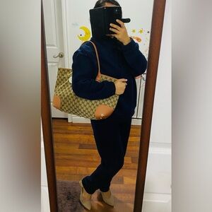 Gucci tote ❤️- signs of wear is visible on the straps and also on the 4 corners